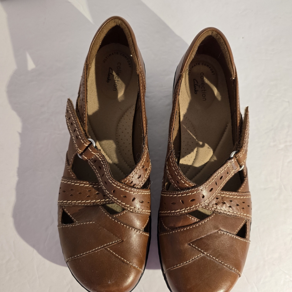 Clarks Women's Tan Leather Flats
